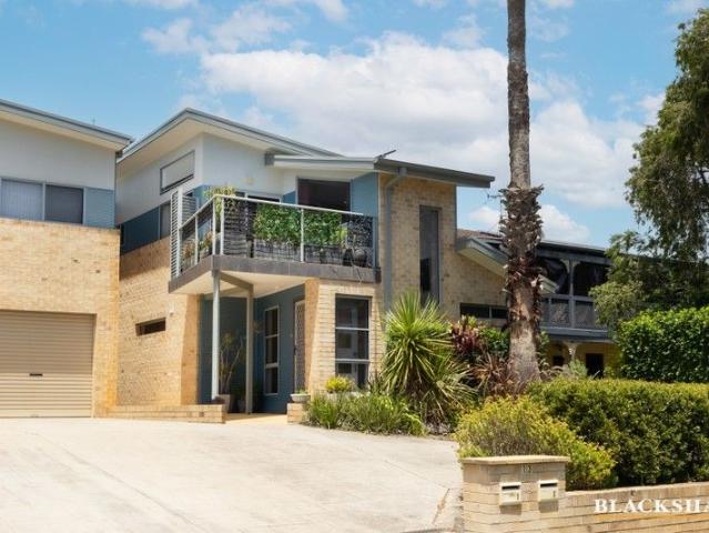 Spacious Duplex Living in the heart of Batehaven