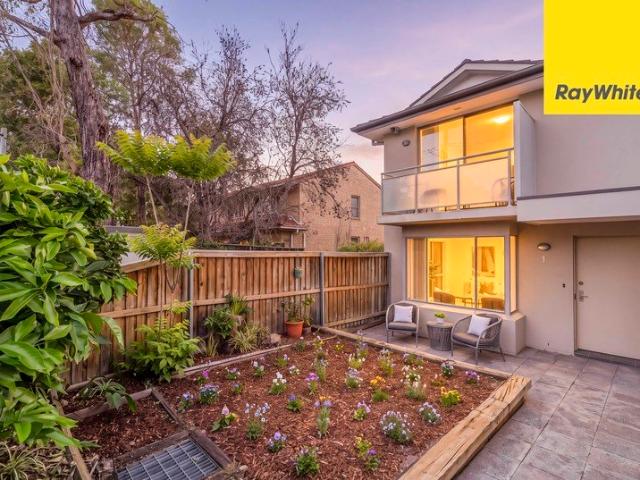 Spacious Duplex Style Townhouse in a Prime Location