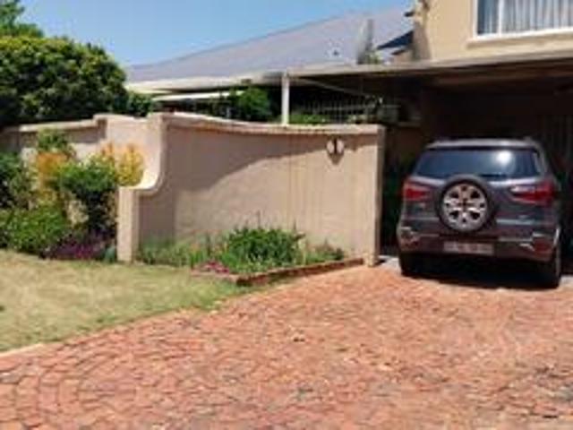 spacious duplex with 2 bedrooms and.