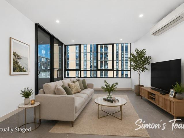 Spacious East Facing Apartment with Study