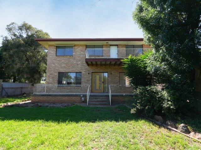 Spacious East Parkes Opportunity