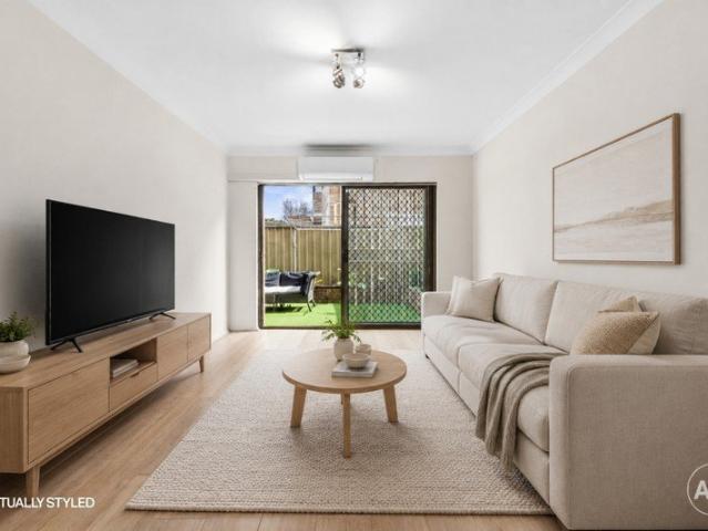 Spacious Eastlakes Townhouse with Private Courtyard