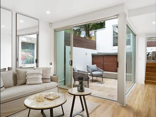 Spacious easy care peninsula home