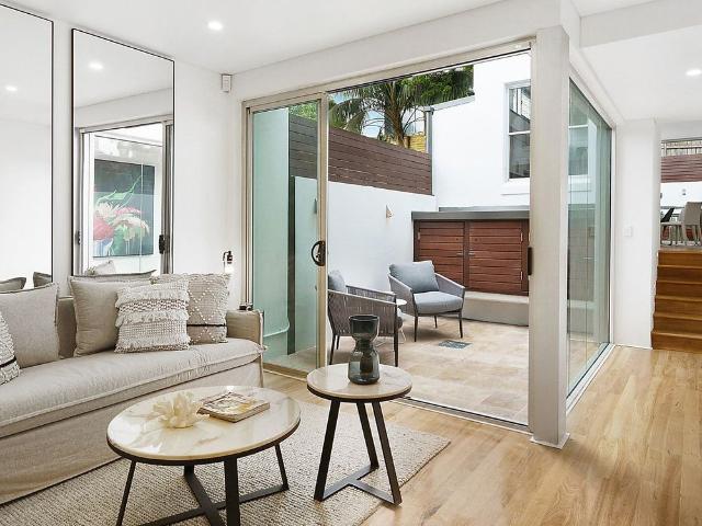 Spacious easy care peninsula home