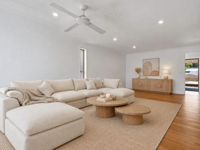Spacious Elanora Living in a Peaceful Cul de Sac