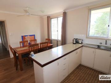 Spacious Elevated Home – Convenient Location