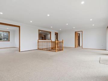 Spacious Elevated Home Steps from Macmasters Beach
