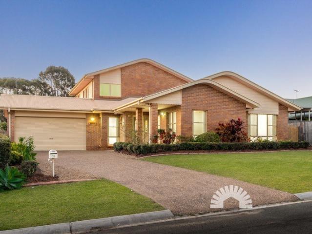 Spacious & Elevated Living on a Generous 800m² Block