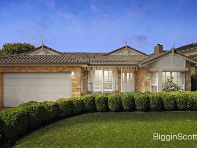 SPACIOUS ELEGANCE WITH ENTERTAINING APPEAL!