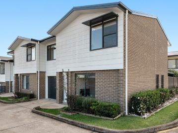 Spacious End of Terrace Living in a Convenient Shortland Setting