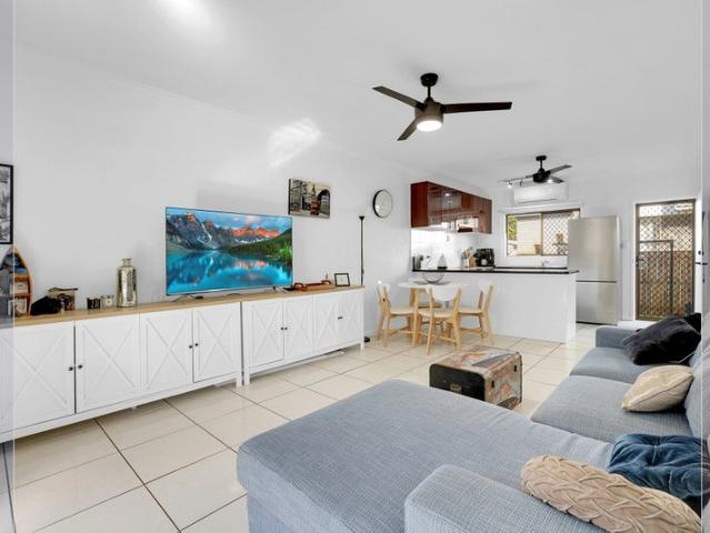 Spacious End Position Townhouse