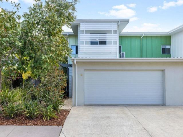 Spacious End Townhouse in a Peaceful, Convenient Setting