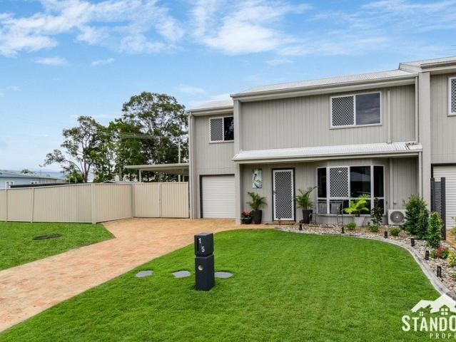 Spacious End Townhouse Just 150m from Pumicestone Passage!