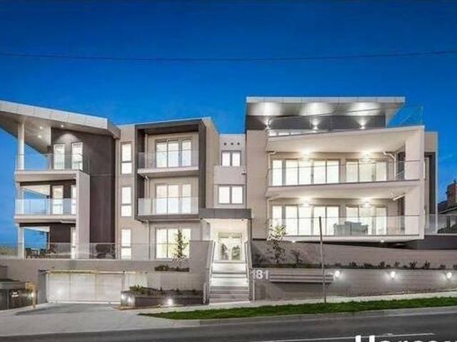 Spacious Entertainer with City Views