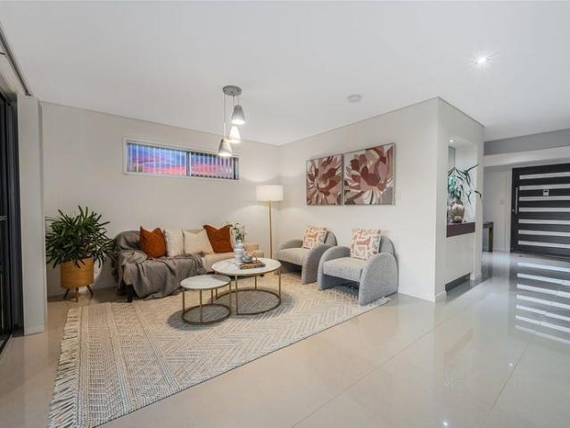 Spacious entertainers paradise in Warner