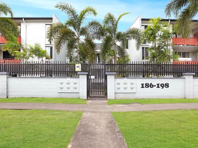 Spacious Esplanade Apartment