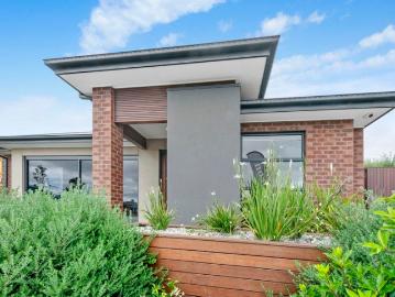 Spacious ex display home in prime location
