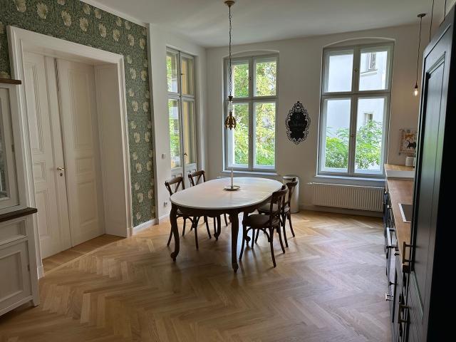 Spacious, exclusively furnished 2 room apartment, best location in Berlin Zehlendorf, Berlin Amsterdam Apartments for Rent