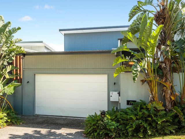 Spacious Executive 5 Bedroom, 4 Bathroom Home with Study and Pool \u2014 Panoramic Views Included!