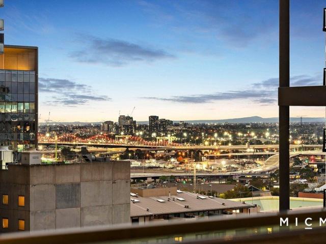 Spacious Executive Entertainer with an Unbeatable City Lifestyle