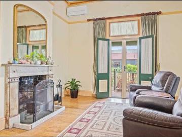 Spacious Executive Residence in a Sought After Lifestyle Setting