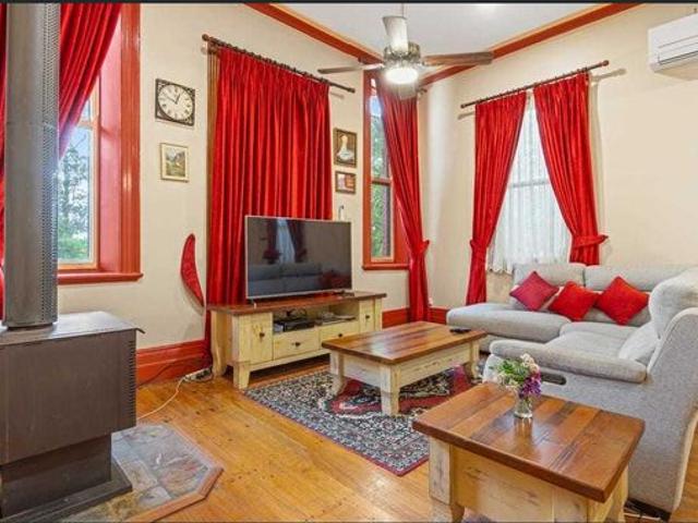 Spacious Executive Residence in a Sought After Lifestyle Setting