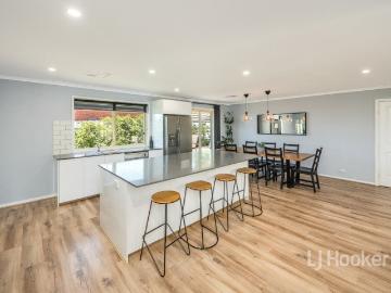 Spacious Executive Residence with Stunning Views to Mount Barker Summit