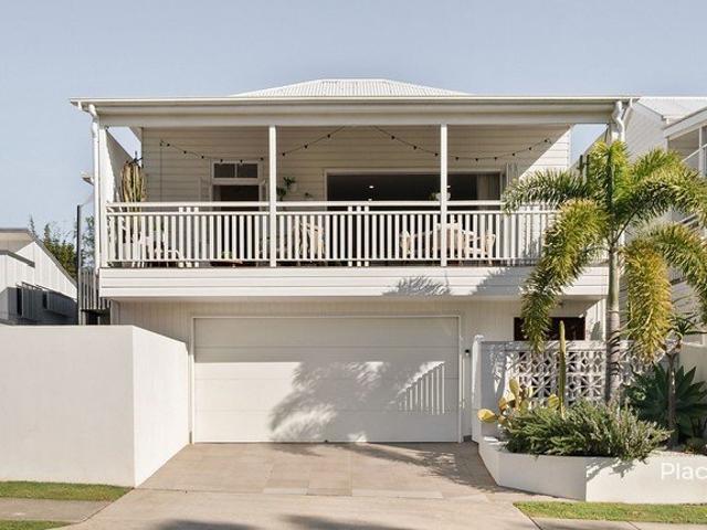 Spacious North Facing Townhouse with Exceptional Open Plan Living