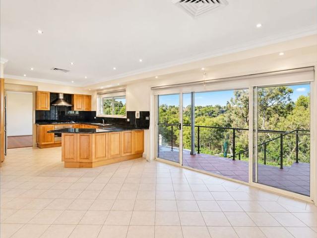 Spacious Family 4 bedroom home in the heart of Mt Colah