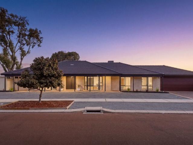 SPACIOUS FAMILY COMFORT WITHIN AN EXCEPTIONAL PARKSIDE SETTING