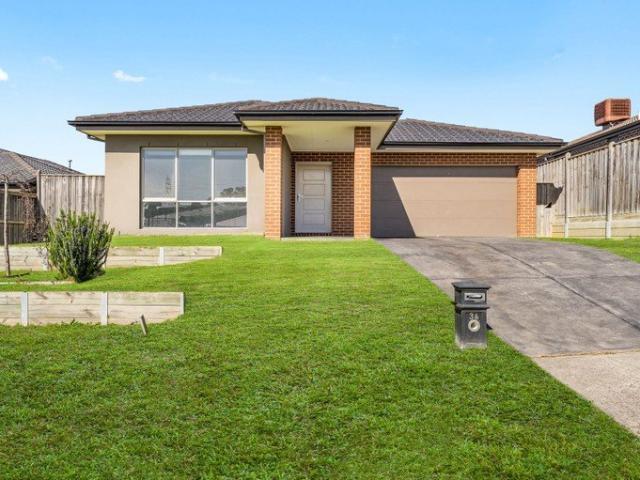Spacious Family Comfort in Premier Cardinia Lakes Location !