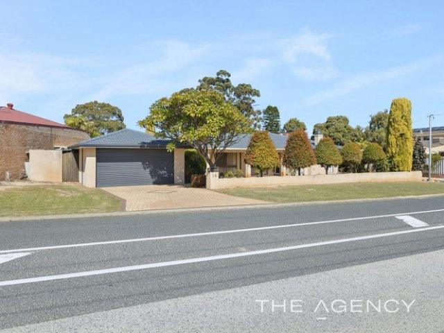 Spacious Family Abode in Quiet, Peaceful Location!