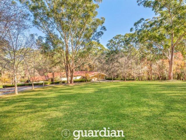 Spacious family acreage in close in position