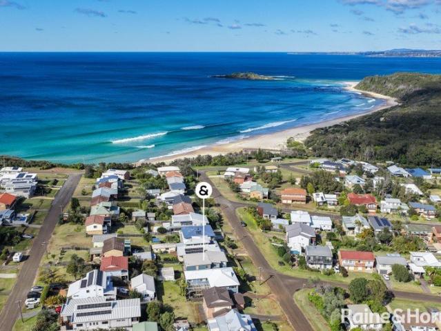 Spacious Family Beach House with Dual Living