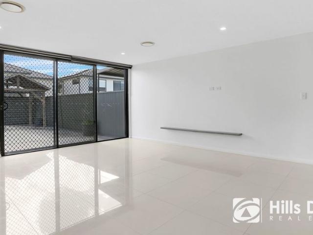 Spacious Family Duplex in a Prime The Ponds Location