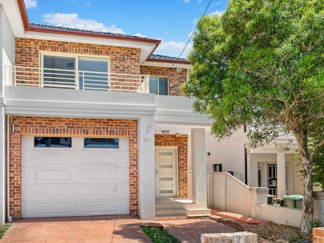 Spacious Family Duplex in Prime Location