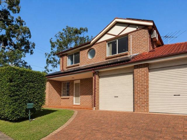 SPACIOUS FAMILY DUPLEX WITH DOUBLE GARAGE & ENTERTAINING AREA