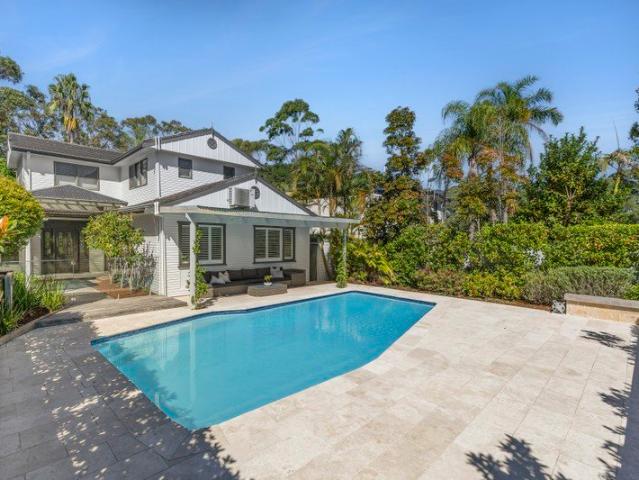 SPACIOUS FAMILY ENTERTAINER IN A TRANQUIL BUSHLAND SETTING