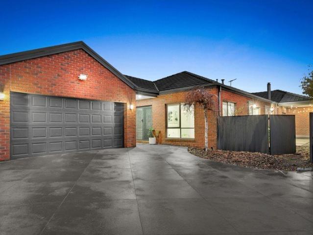 Spacious Family Entertainer in a Quiet Court Setting | 18 Durban Place, Craigieburn