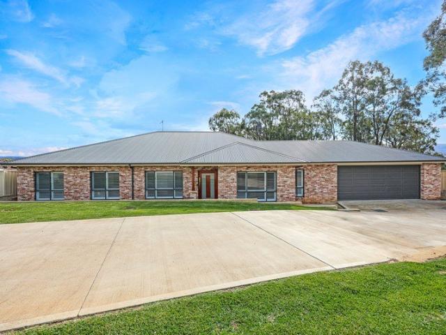 Spacious Family Entertainer in a Quiet Cul De Sac