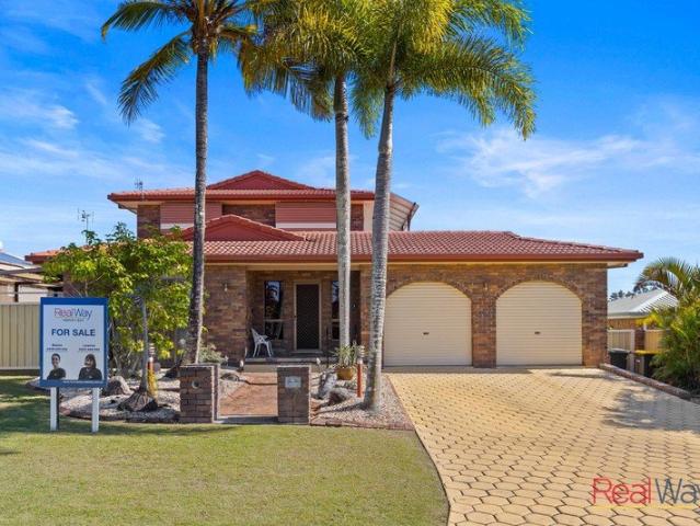 SPACIOUS FAMILY ENTERTAINER IN THE HEART OF HERVEY BAY