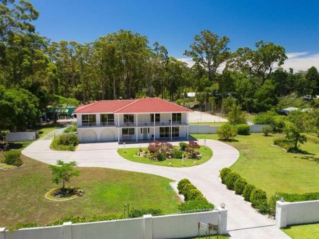 Spacious Family Entertainer on 1 Acre * Resort Lifestyle in Yippin Creek