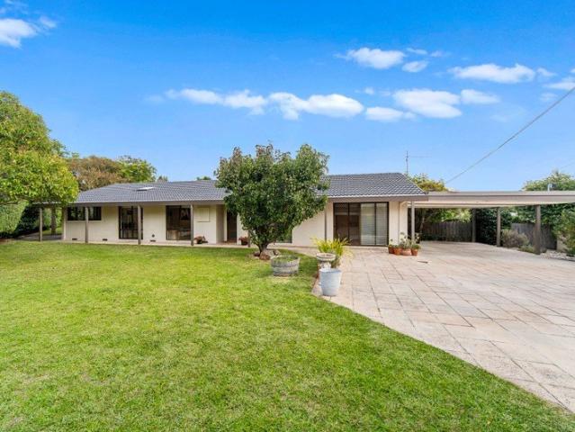Spacious Family Entertainer on 950m2