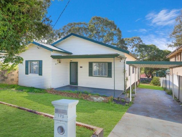 Spacious Family Entertainer on a North to Rear 674.39sqm R3 Zoned Parcel of Land