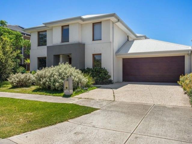 Spacious Family Entertainer Walk to Station & Shops