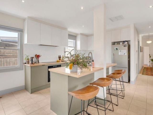 Spacious family entertainer with bonus retreat