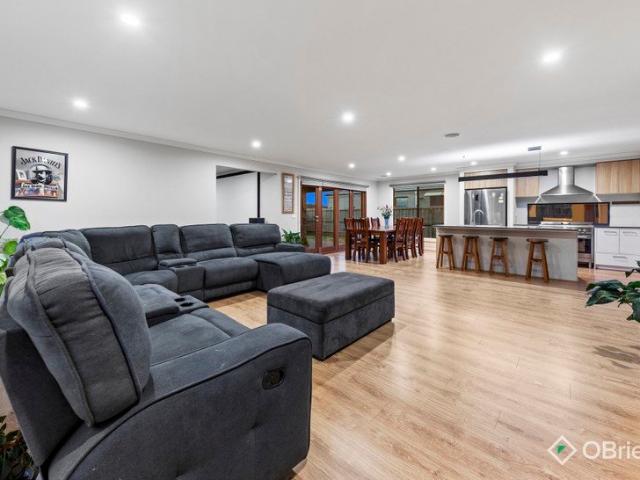 Spacious Family Entertainer with Outstanding Outdoor Flexibility