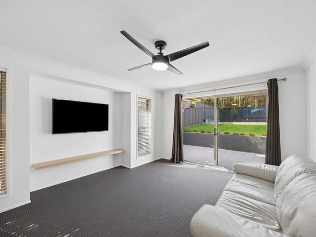 Spacious Family Entertainer with Poolside Luxury