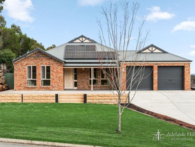 Spacious Family Entertainer with Shed, Solar & Stunning Outlook
