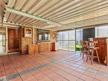 Spacious Family Farm Living with Granny Flat
